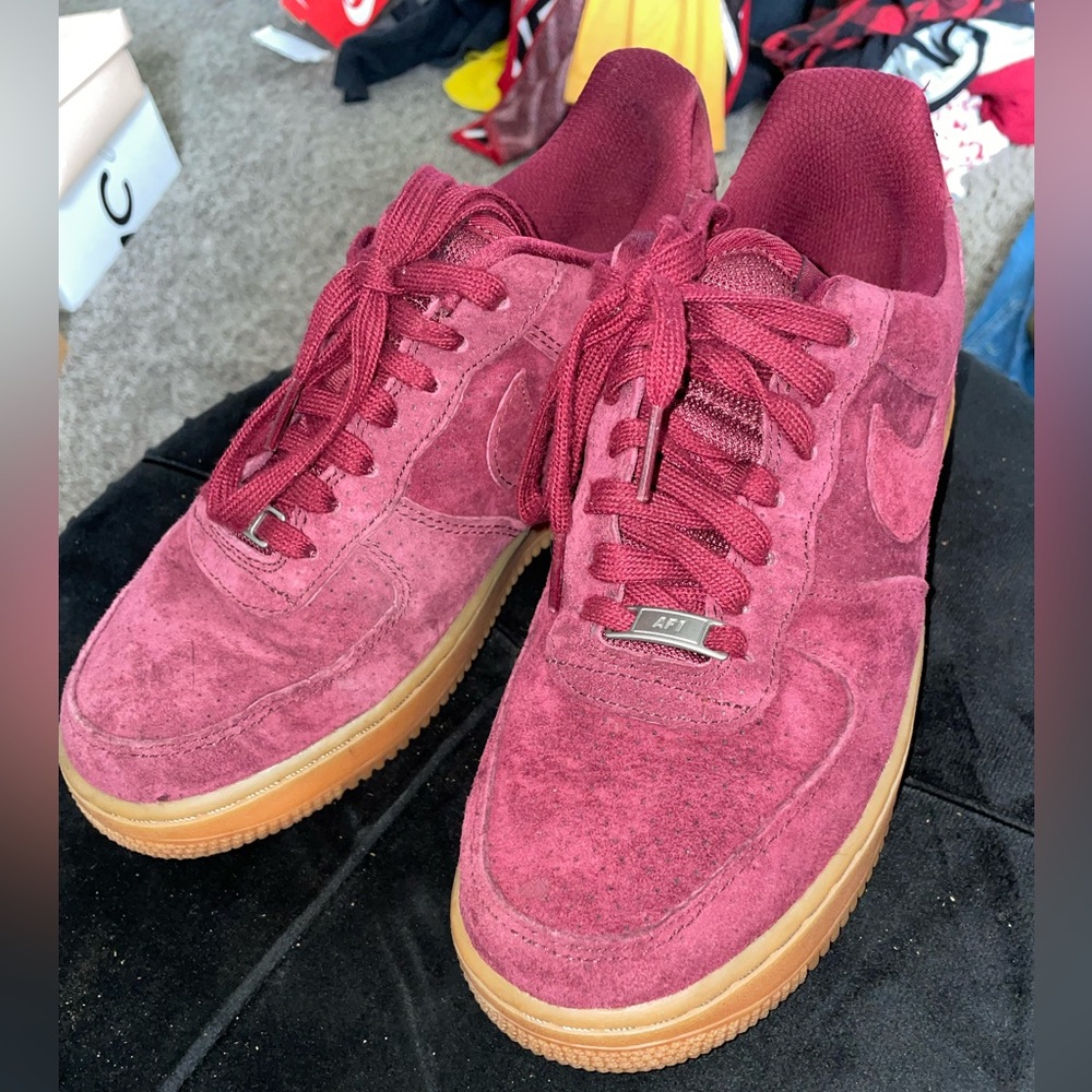Women’s NIKE AIR FORCE 1 Sneakers